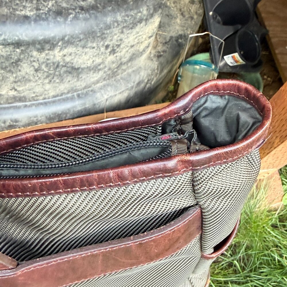 Filson Carry-On Tote Briefcase Laptop Work Bag - Picture 14 of 16